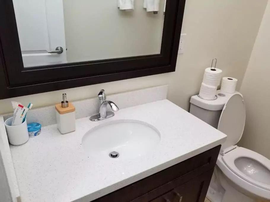 Private Rooms 5 Min Finch West Subway - York University Toronto Ngoại thất bức ảnh