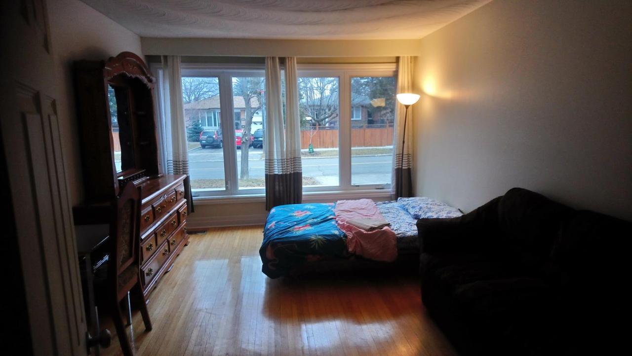 Private Rooms 5 Min Finch West Subway - York University Toronto Ngoại thất bức ảnh