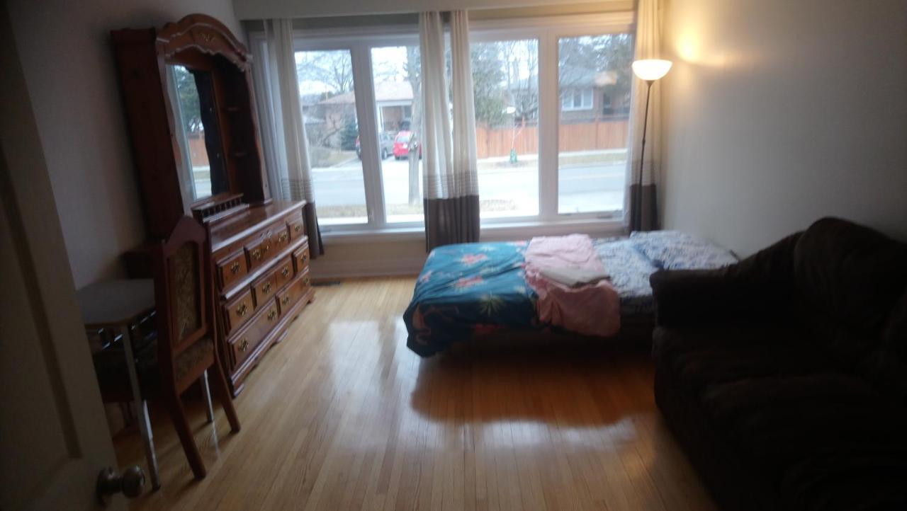 Private Rooms 5 Min Finch West Subway - York University Toronto Ngoại thất bức ảnh