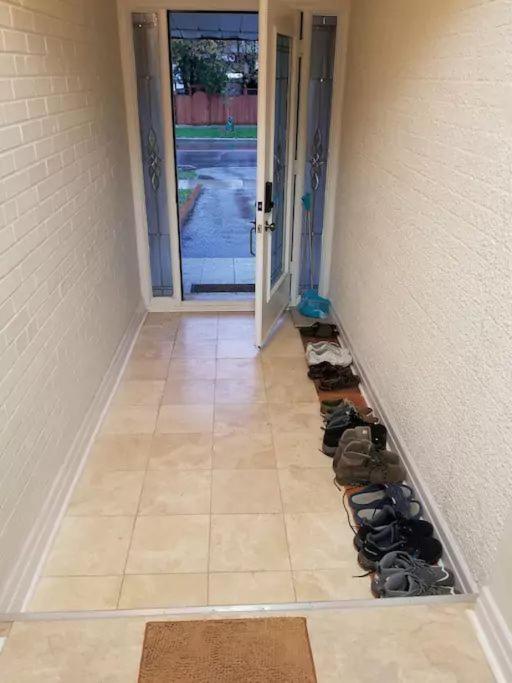 Private Rooms 5 Min Finch West Subway - York University Toronto Ngoại thất bức ảnh