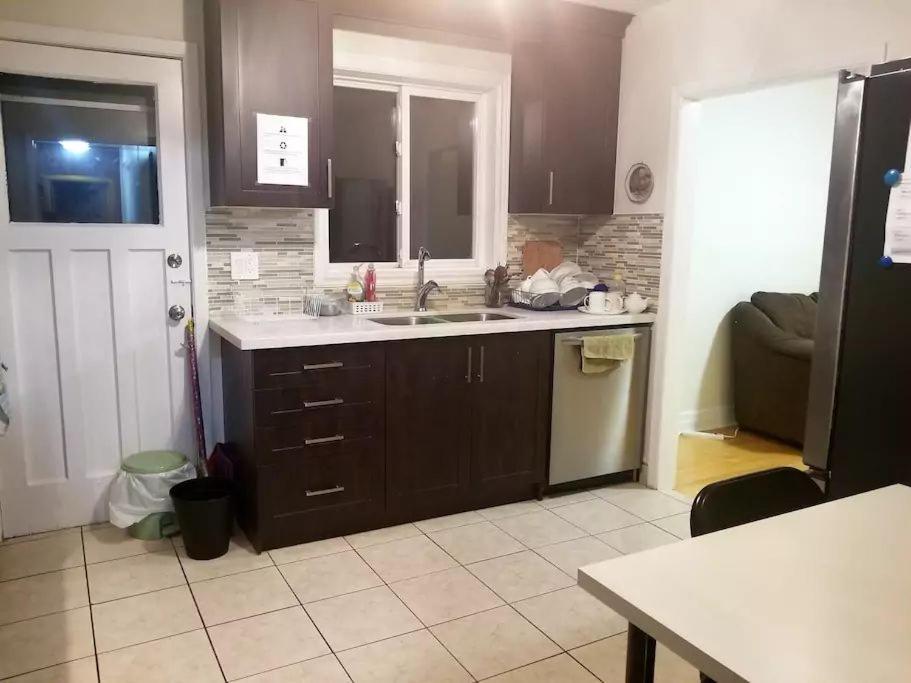 Private Rooms 5 Min Finch West Subway - York University Toronto Ngoại thất bức ảnh