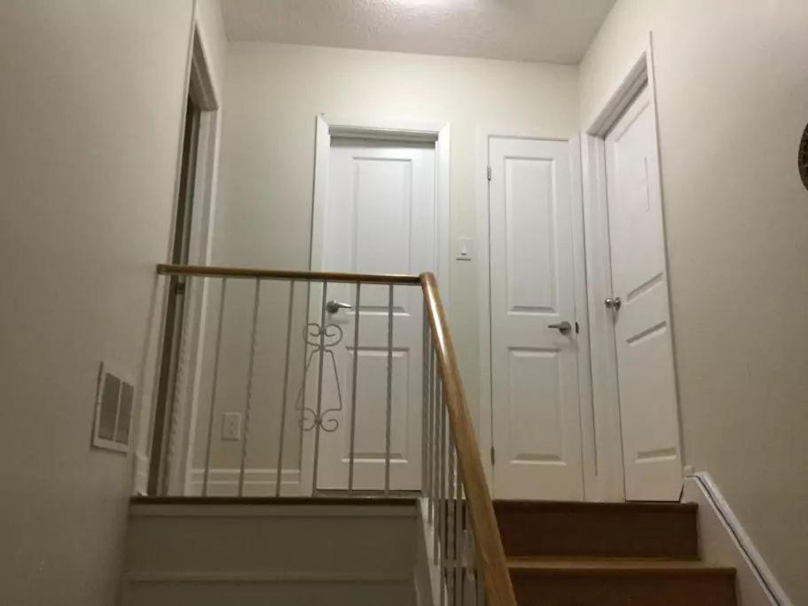 Private Rooms 5 Min Finch West Subway - York University Toronto Ngoại thất bức ảnh