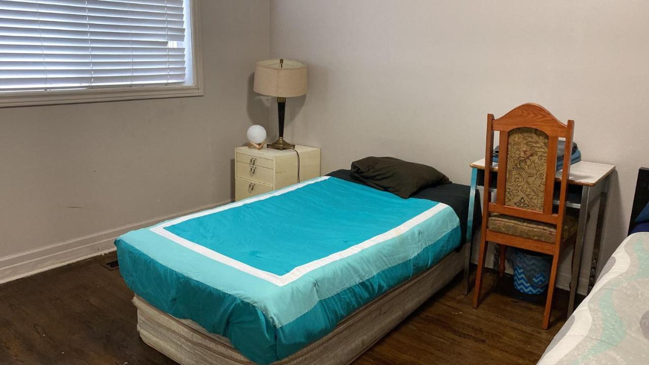 Private Rooms 5 Min Finch West Subway - York University Toronto Ngoại thất bức ảnh