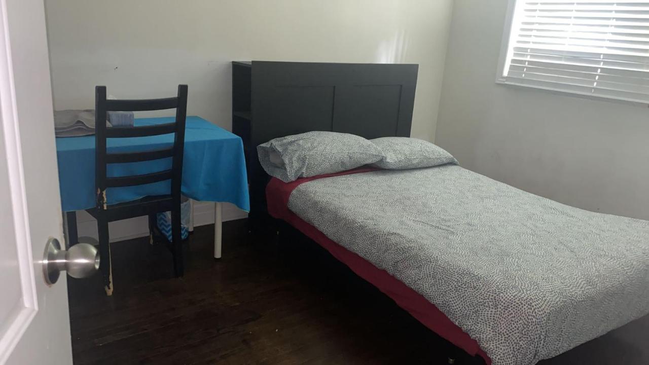 Private Rooms 5 Min Finch West Subway - York University Toronto Ngoại thất bức ảnh
